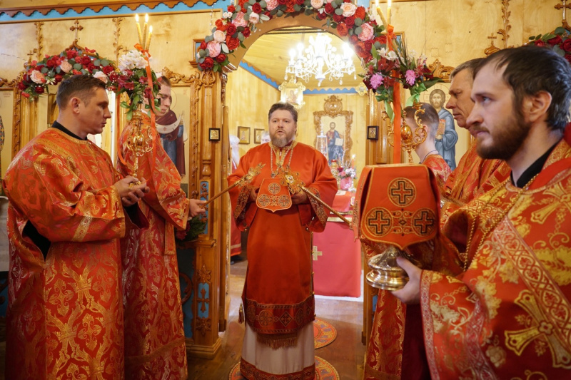 В понедельник Светлой седмицы епископ Серафим совершил Божественную литургию в храме иконы Божий Матери «Умиление» города Бийска