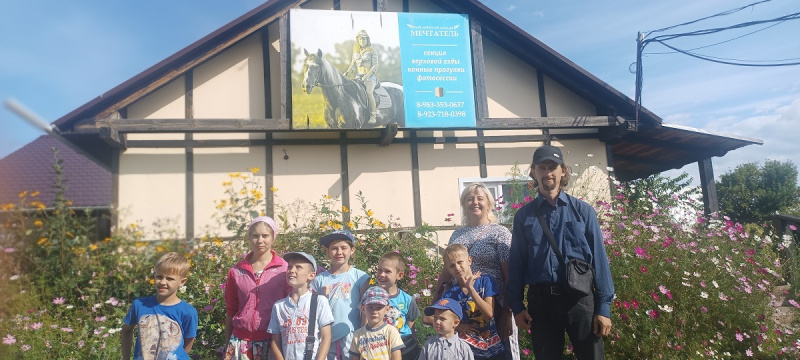 В День знаний воспитанники детской воскресной школы посетили загородный конный комплекс «Мечтатель» 
