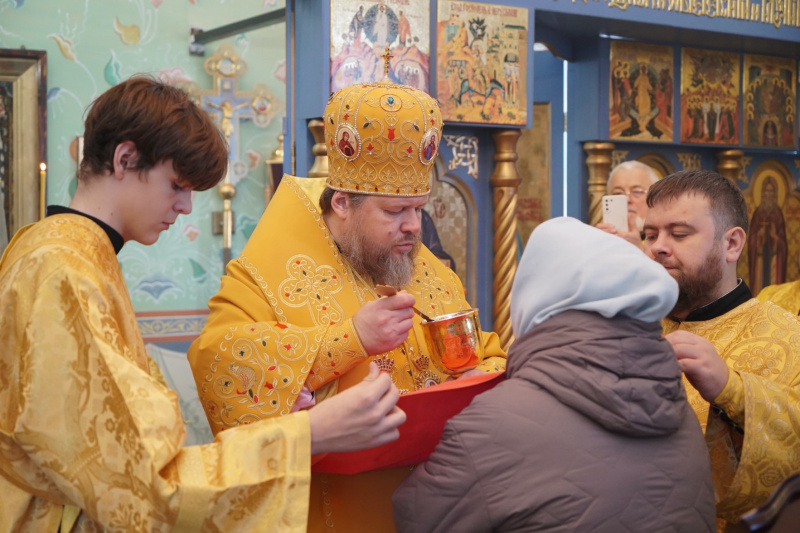 В Неделю 23-ю по Пятидесятнице епископ Серафим совершил Божественную литургию в храме Покрова Пресвятой Богородицы села Ая  