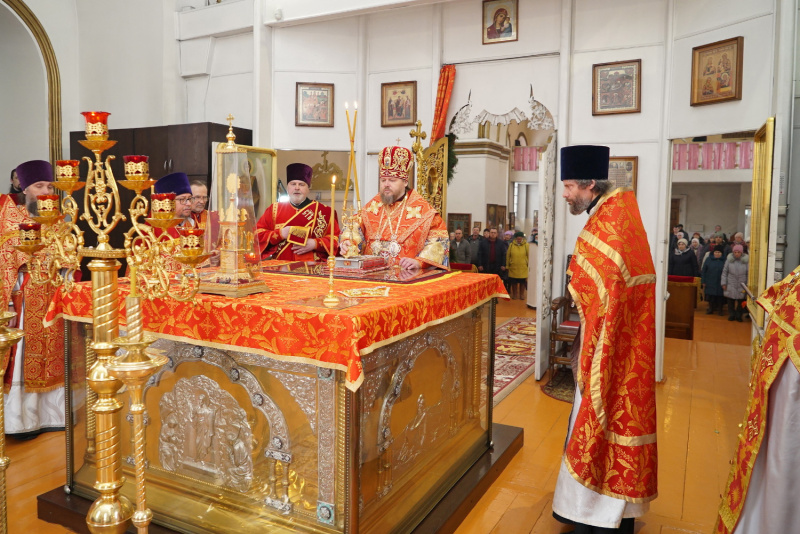 В понедельник Светлой седмицы епископ Серафим совершил Божественную литургию в храме Казанской иконы Божией Матери города Бийска 