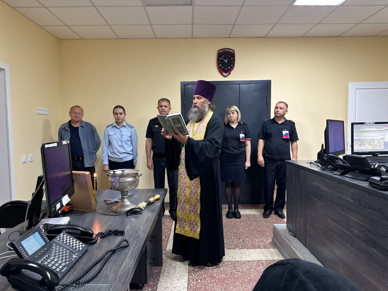 Руководитель отдела по взаимодействию с вооружёнными силами и правоохранительными органами совершил освящение дежурной части МУ МВД России "Бийское"