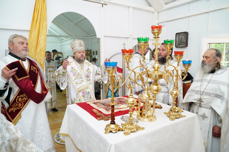 Епископ Серафим совершил чин освящения храма святителя Луки Крымского в городе Бийске и Божественную литургию