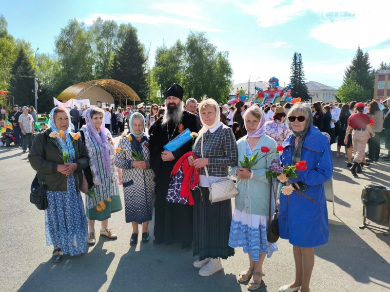 Настоятель и прихожане храма Смоленской иконы Божией Матери приняли участие в праздновании Дня Победы в селе Смоленское 