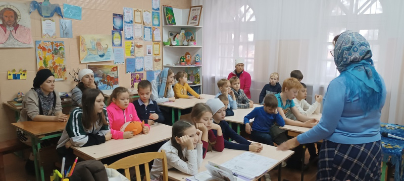 В Покровском храме Свято-Макарьевской монашеской общины прошли мероприятия, приуроченные к дню празднования Казанской иконы Божией Матери и Дню народного единства 