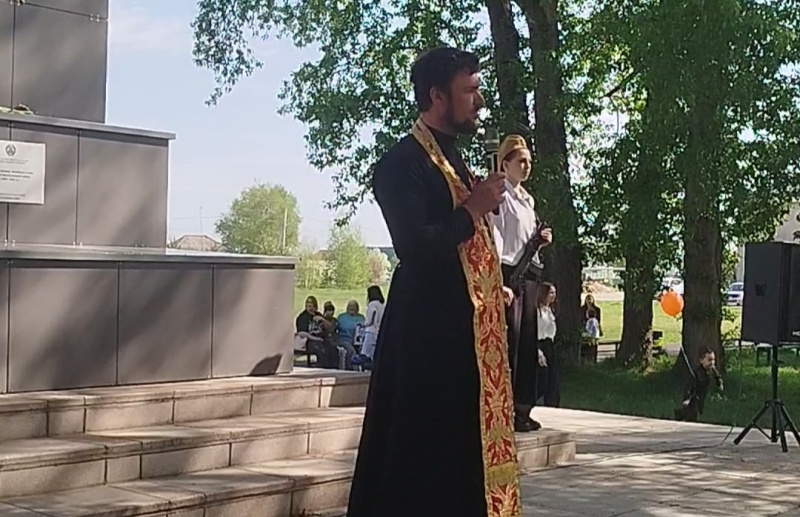 Священник принял участие в праздновании Дня Победы в селе Новотырышкино 