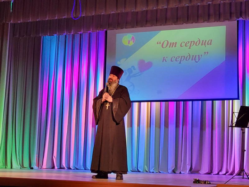 Настоятель храма Смоленской иконы Божией Матери принял участие в концерте, посвященном международному дню инвалидов