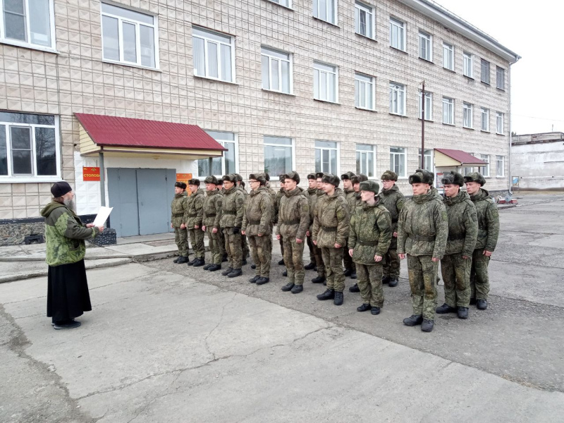 В дни празднования Светлого Христова Воскресения руководитель отдела по взаимодействию с вооруженными силами и правоохранительными органами совершил богослужения и провел ряд мероприятий в ведомственных подразделениях 
