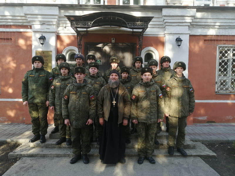 Руководитель отдела по взаимодействию с вооруженными силами и правоохранительными органами организовал для военнослужащих Министерства Обороны посещение Бийского архиерейского подворья