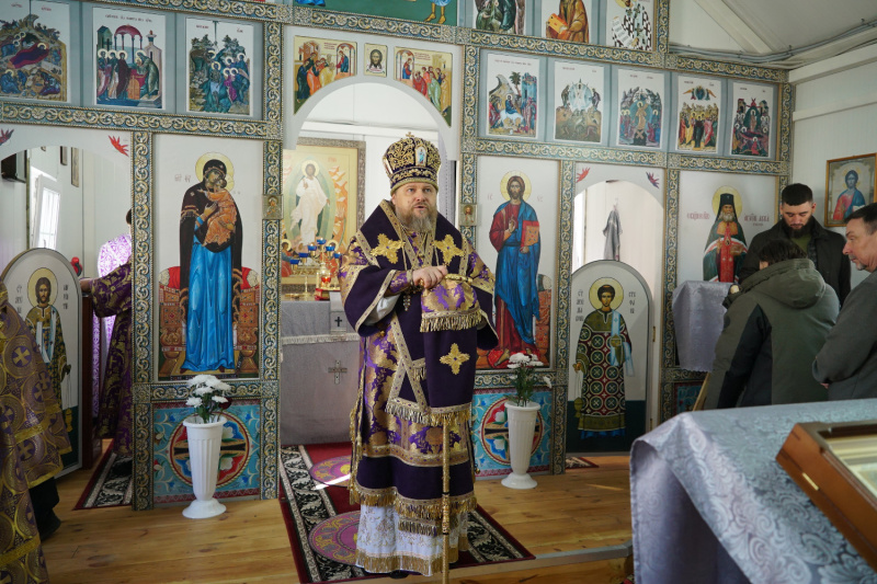 В Неделю 4-ю Великого поста, преподобного Иоанна Лествичника, епископ Серафим совершил Божественную литургию в храме святителя Луки Крымского города Бийска