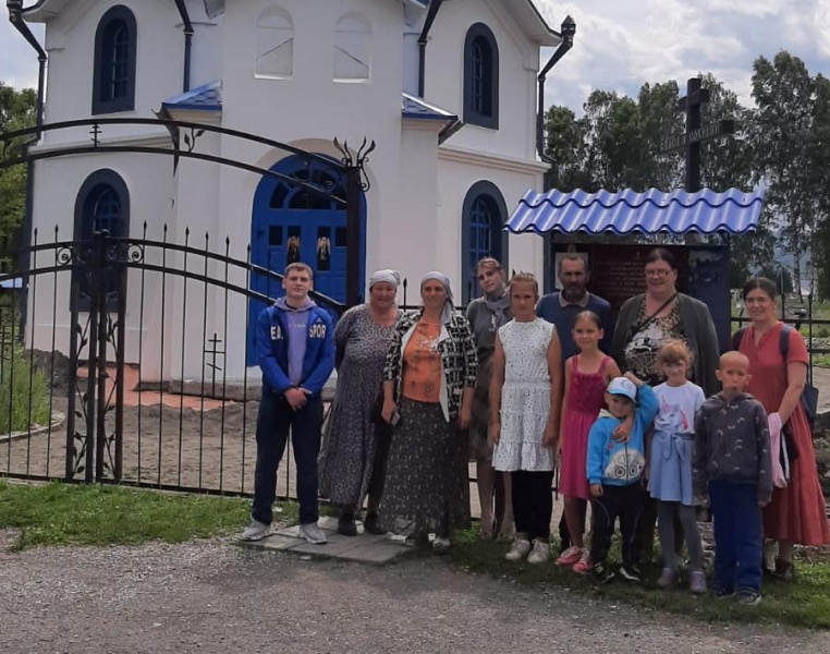 Группа воскресной школы Успенского кафедрального собора г.Бийска совершила паломническую поездку в село Ая