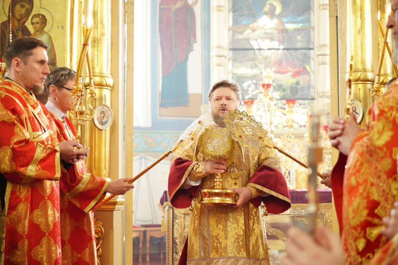 Епископ Серафим совершил Божественную литургию в День Победы 