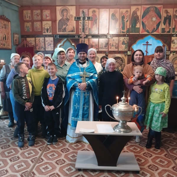 В день празднования Казанской иконы Божией Матери в селе Усть-Иша Красногорского района прошел престольный праздник