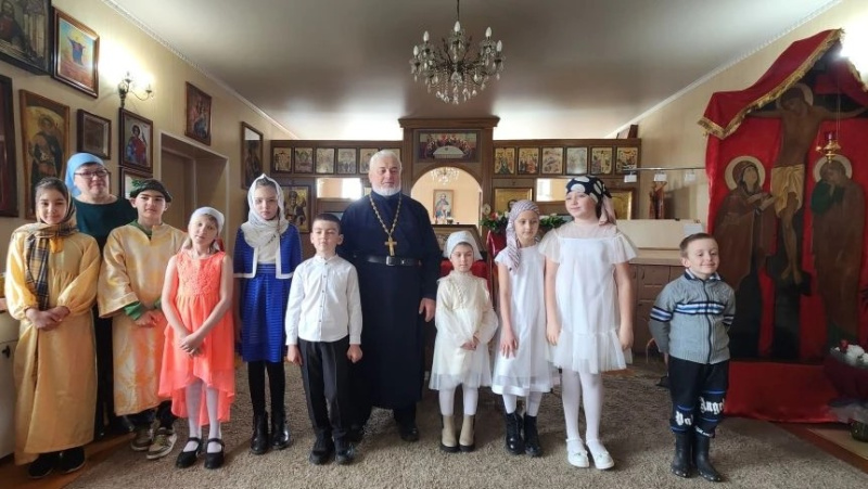 В дни Светлой седмицы в храме Покрова Пресвятой Богородицы села Алтайское  состоялся праздничный концерт детской воскресной школы 