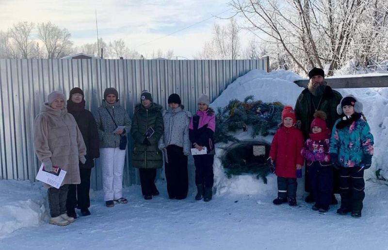 На приходе храма Преображения Господня города Бийска состоялось открытие Рождественского вертепа 