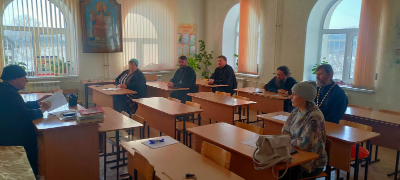 В Епархиальном управлении Бийской епархии состоялся семинар по организации воинского учета на приходах 