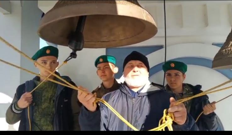 На Пасхальной седмице в храме Покрова Пресвятой Богородицы села Алтайское кадеты звонили в колокола 