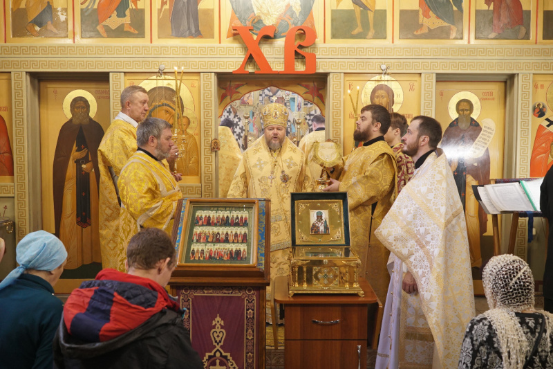 В пятницу седмицы 22-й по Пятидесятнице епископ Серафим совершил Божественную литургию в храме святителя Николая Чудотворца города Белокурихи 