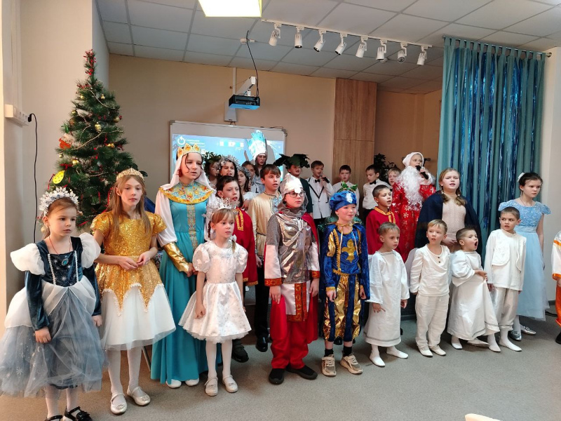 В Рождественские дни воспитанники воскресной школы Покровского храма Свято-Макарьевской монашеской общины выступили на семейном празднике "Звезда Рождества " в центральной детской библиотеке города Бийска 