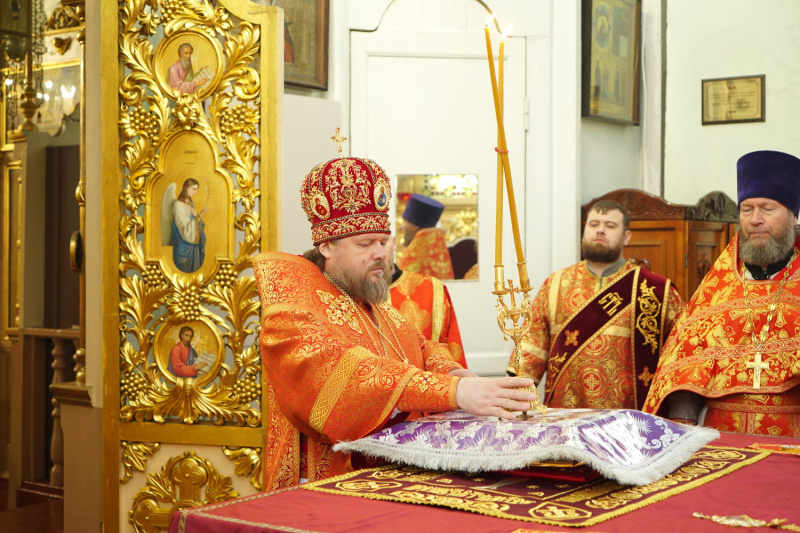 Епископ Серафим совершил Божественную литургию в праздник Преполовения Пятидесятницы