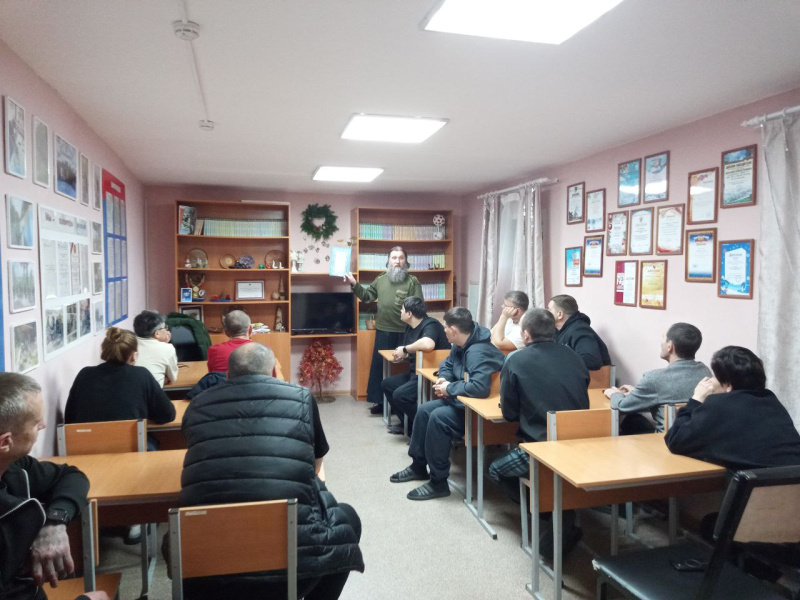 В Рождественские дни помощник благочинного города Бийска по тюремному служению провел встречу с осужденными ФКУ КП 2