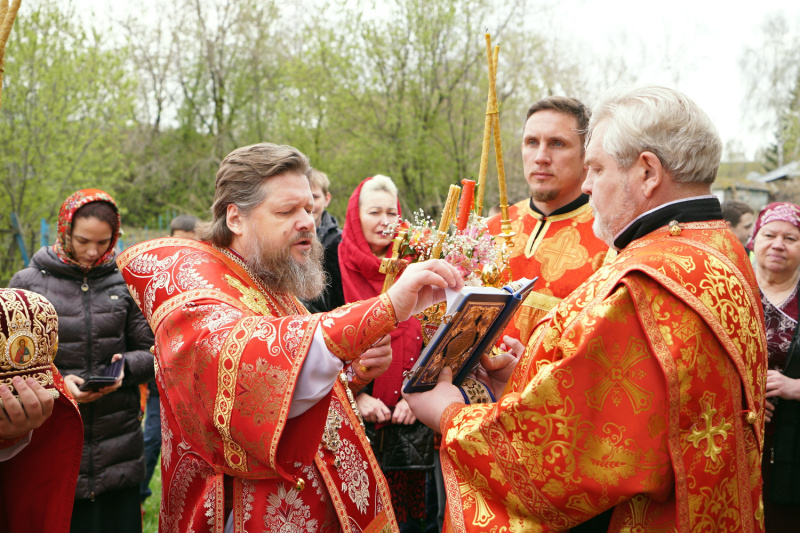 В понедельник Светлой седмицы епископ Серафим совершил Божественную литургию в храме великомученика Георгия Победоносца села Воеводское