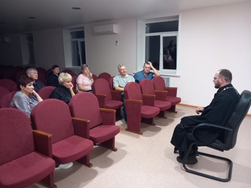 Благочинный Красногорского округа провел беседу в санатории МВД "Катунские зори"