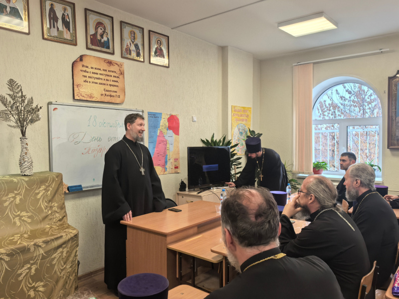 В Духовно-просветительском центре «Возрождение» Бийской епархии состоялся семинар «От слова к делу: практические инструменты поддержки участников СВО и их семей»