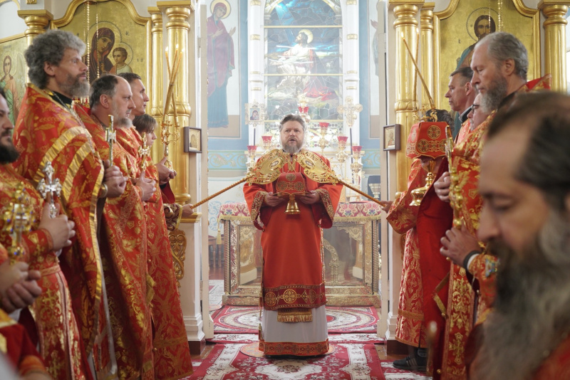 В День Победы в Великой Отечественной войне епископ Серафим совершил Божественную литургию в Успенском кафедральном соборе 
