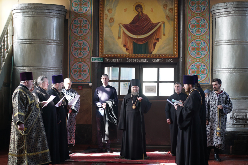 Во вторник первой седмицы Великого поста епископ Серафим молился за уставным богослужением в Успенском кафедральном соборе 