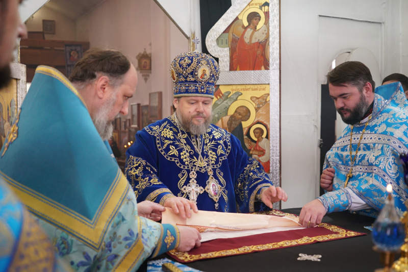 В субботу первой седмицы Великого поста епископ Серафим совершил Божественную литургию в Пантелеимоновском соборе города Белокурихи