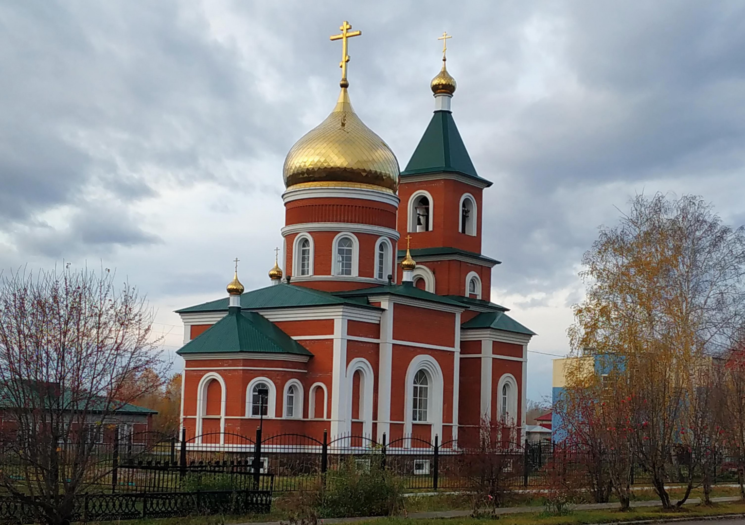 Храм апостолов Петра и Павла села Петропавловское Петропавловского района 