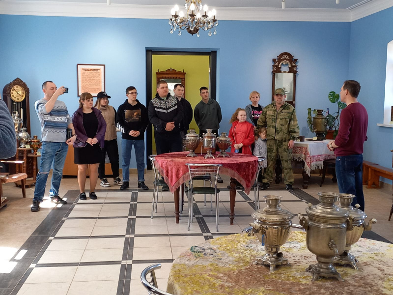 Военнослужащие войск Национальной Гвардии посетили Музей истории Алтайской духовной миссии 