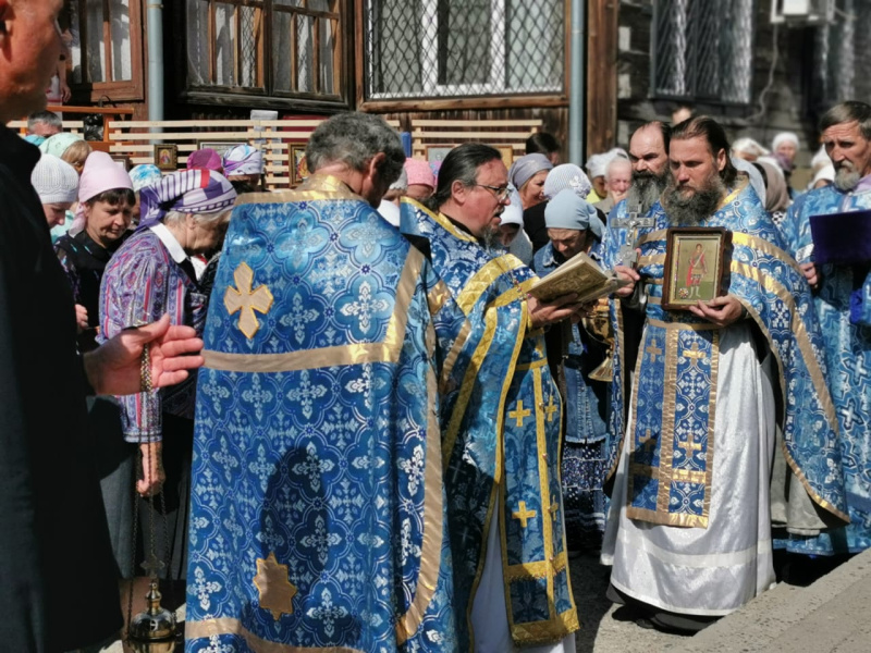 В храме Казанской иконы Божией Матери города Бийска прошел престольный праздник