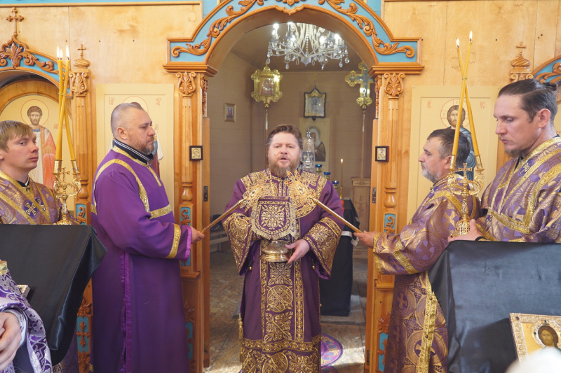 В Неделю 3-ю Великого поста епископ Серафим совершил Божественную литургию и священническую хиротонию 