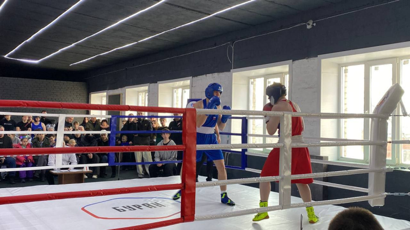 Ответственный за спорт и физическую культуру Бийской епархии принял участие в открытии краевых Рождественских встреч по боксу