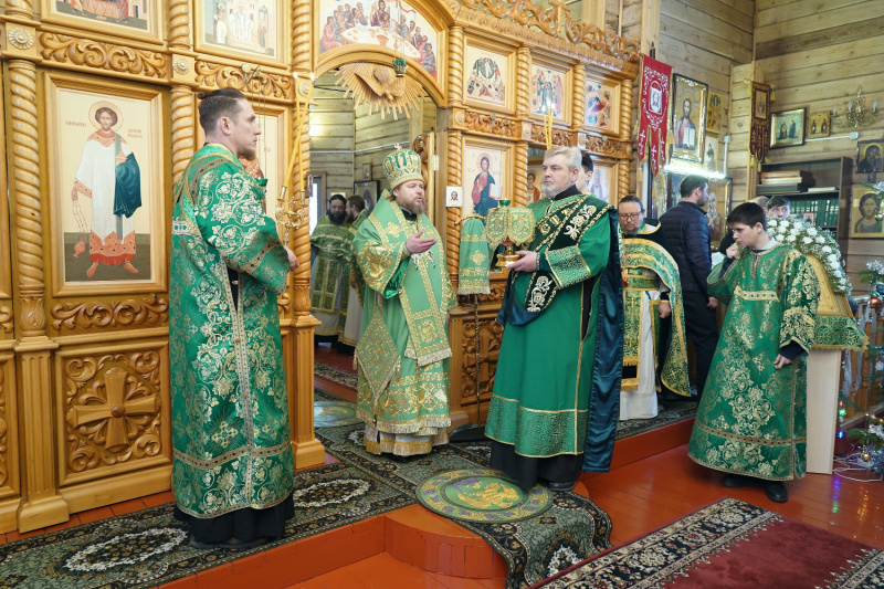 Епископ Серафим совершил Божественную литургию в день своего тезоименитства