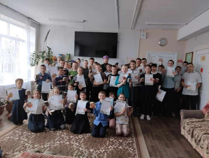 В понедельник Светлой седмицы руководитель отдела по работе с молодежью посетил Кокшинскую общеобразовательную школу-интернат 