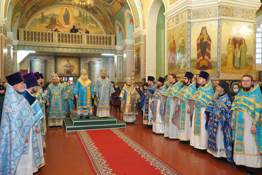 Архиерейское Богослужение в праздник Введения во храм Пресвятой Богородицы 