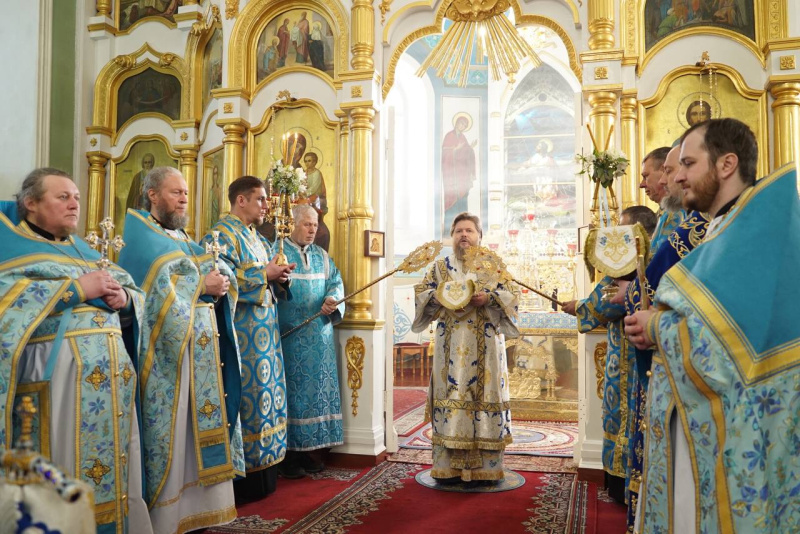 В праздник Сретения Господня епископ Серафим совершил Божественную литургию в Успенском кафедральном соборе 