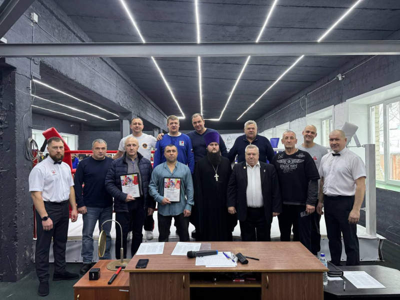 В день памяти святителя Николая Чудотворца ответственный за спорт и физическую культуру принял участие в открытии турнира по боксу в спортивном клубе в честь благоверного князя Александра Невского 