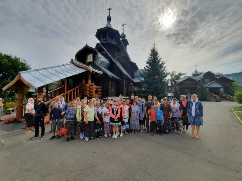 Воспитанники воскресной школы Покровского храма города Бийска с родителями совершили паломническую поездку