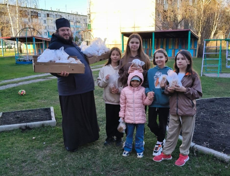 На Светлой седмице священник и волонтеры посетили «Бийский центр помощи детям, оставшимся без попечения родителей»