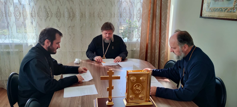 В Бийском епархиальном управлении прошло совещание по проведению «Слета пономарей» и поездки на День открытых дверей в БДС