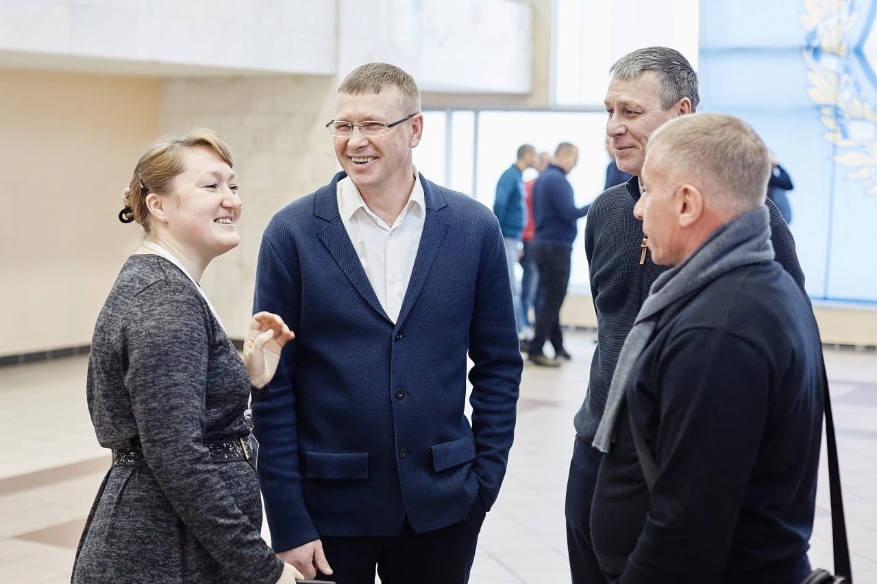 Э ж сотрудников. Офис с сотрудниками. Деловые встречи и переговоры. Деловое общение. Трудовой коллектив.