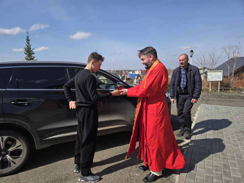 В Пантелеимоновский собор города Белокурихи был доставлен Благодатный огонь 