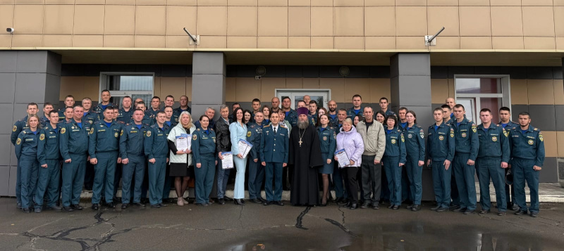 Руководитель отдела по взаимодействию с вооруженными силами и правоохранительными органами принял участие в торжественном собрании подразделения службы МЧС России
