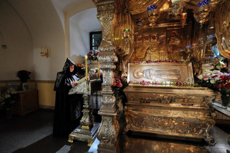 В Покровском ставропигиальном монастыре Москвы молитвенно отметили 25-летие обретения мощей блаженной Матроны Московской