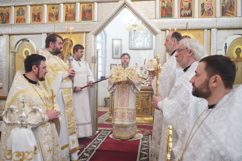 В субботу по Рождестве Христовом епископ Серафим совершил Божественную литургию в Пантелеимоновском соборе города Белокурихи 
