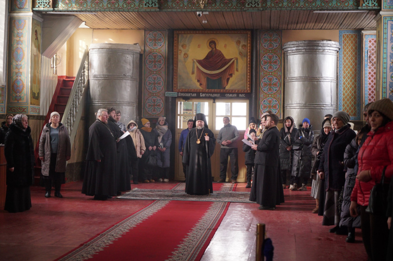 В понедельник первой седмицы Великого поста епископ Серафим молился за уставным богослужением в Успенском кафедральном соборе 