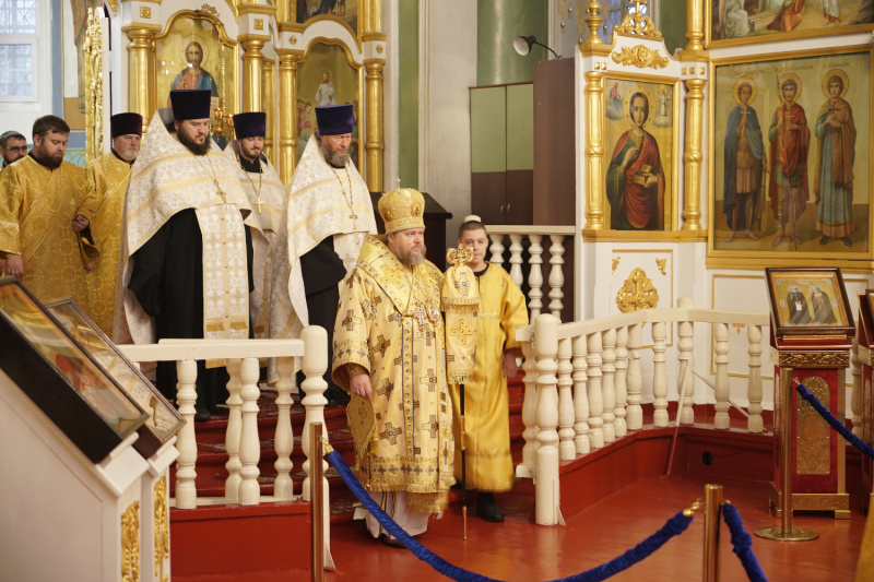 Накануне Недели 22-й по Пятидесятнице епископ Серафим совершил всенощное бдение в Успенском кафедральном соборе
